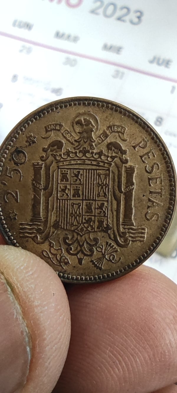 Moneda de dos pesetas y media año 53