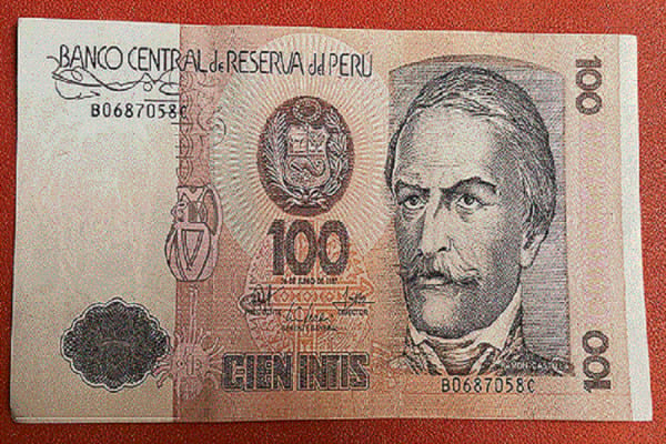 100 intis Peruanos