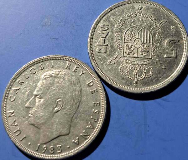 Vendo 2 monedas (no copy) de 5 pesetas de los años 1983 y 1984. (Níquel)