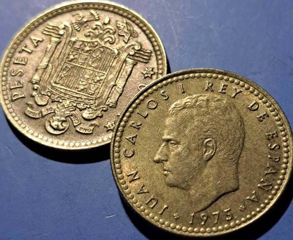 Vendo moneda de 1 peseta de Franco año 1966 con dos estrellas 19 y 75.