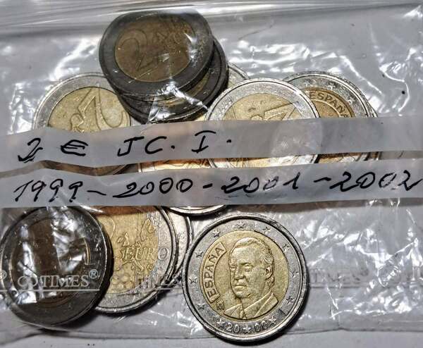 Vendo lote de 12 monedas de 2 € (higienizadas) España J C l. De los años 1999 a 2002.