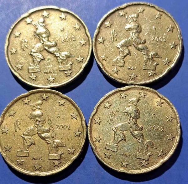 06☆☆ Vendo lote 4 monedas de 20 céntimos de euro ( higienizadas ) de Italia del año 2002