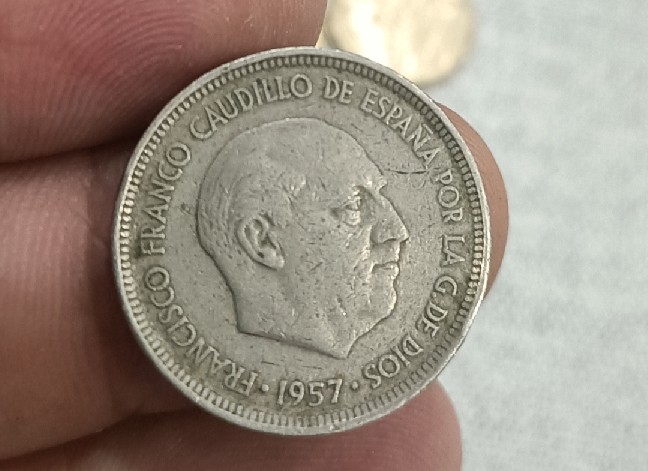 Foto 1 Moneda sin identificar: Moneda 5 pesetas Franco 1957