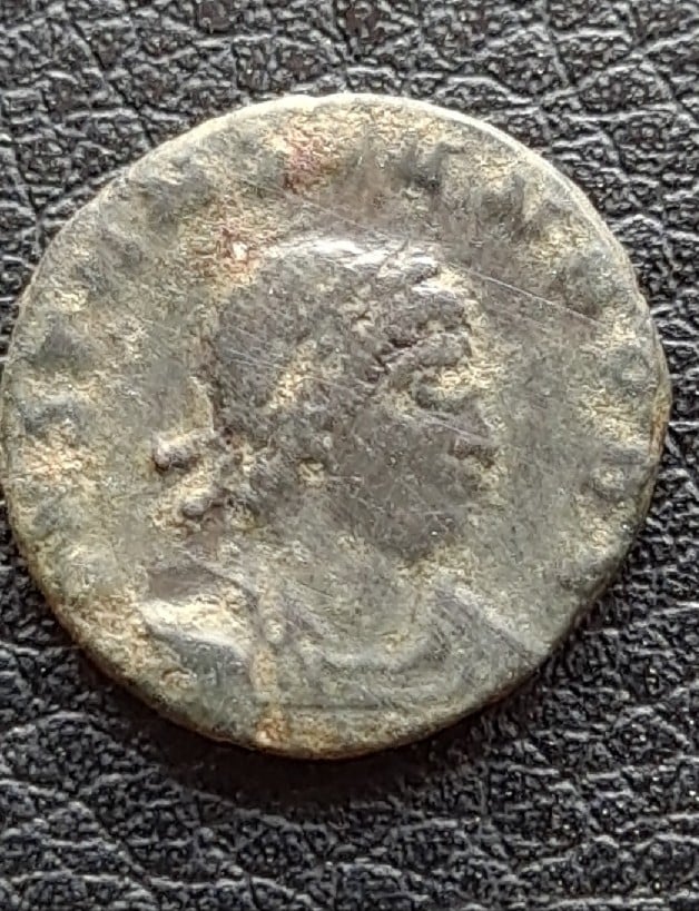 Foto 1 Moneda sin identificar: ¿Constantino Magno?