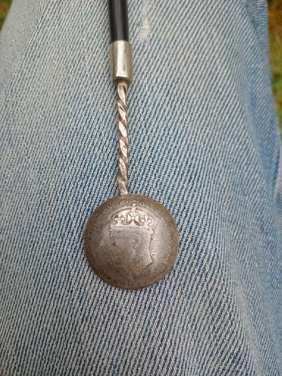 Foto 1 Moneda sin identificar: GEORGIVS VI REX ET INDI AE IMPERATOR 1942 ONE SHILLING SILVER COIN SPOON WITH WOODEN HANDLE
