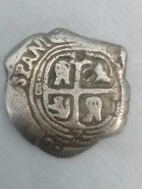 Foto 2 Moneda sin identificar: Me podrían ayudar no encuentro muchas opciones que me indiquen con certeza si es Felipe , Carlos pesa 15 gramos.