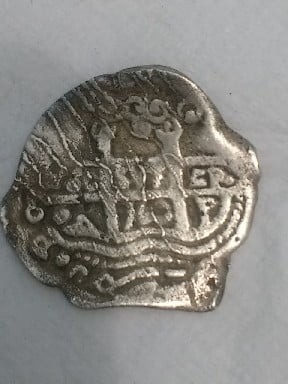 Foto 1 Moneda sin identificar: Me podrían ayudar no encuentro muchas opciones que me indiquen con certeza si es Felipe , Carlos pesa 15 gramos.