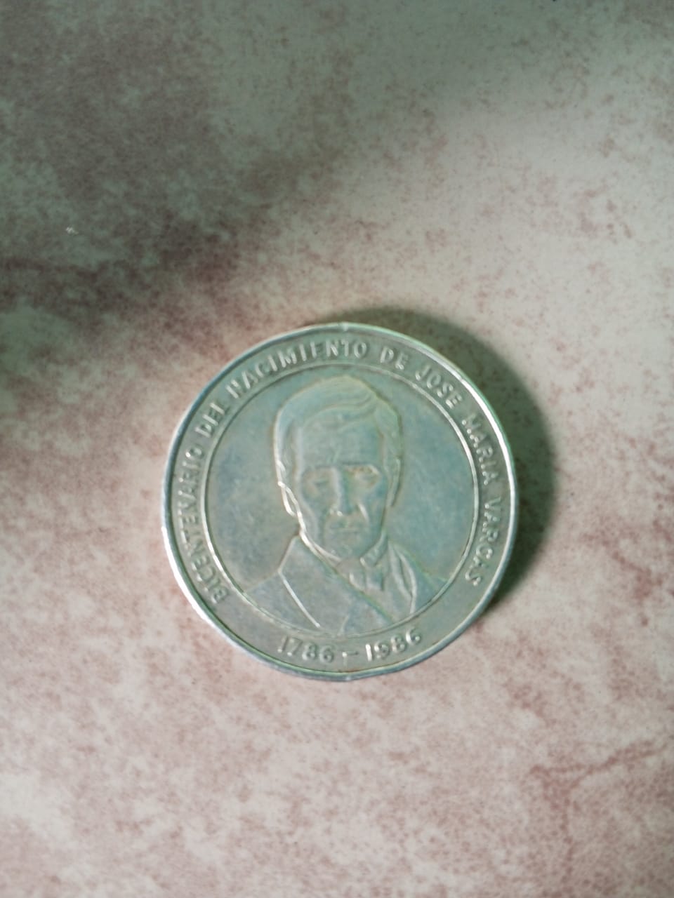 Foto 1 Moneda sin identificar: moneda bicentenario del nacimiento de José María Vargas