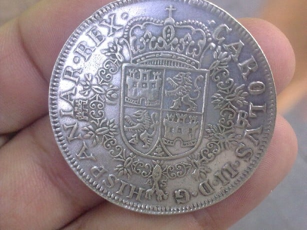 Foto 1 Moneda sin identificar: Moneda carlos II