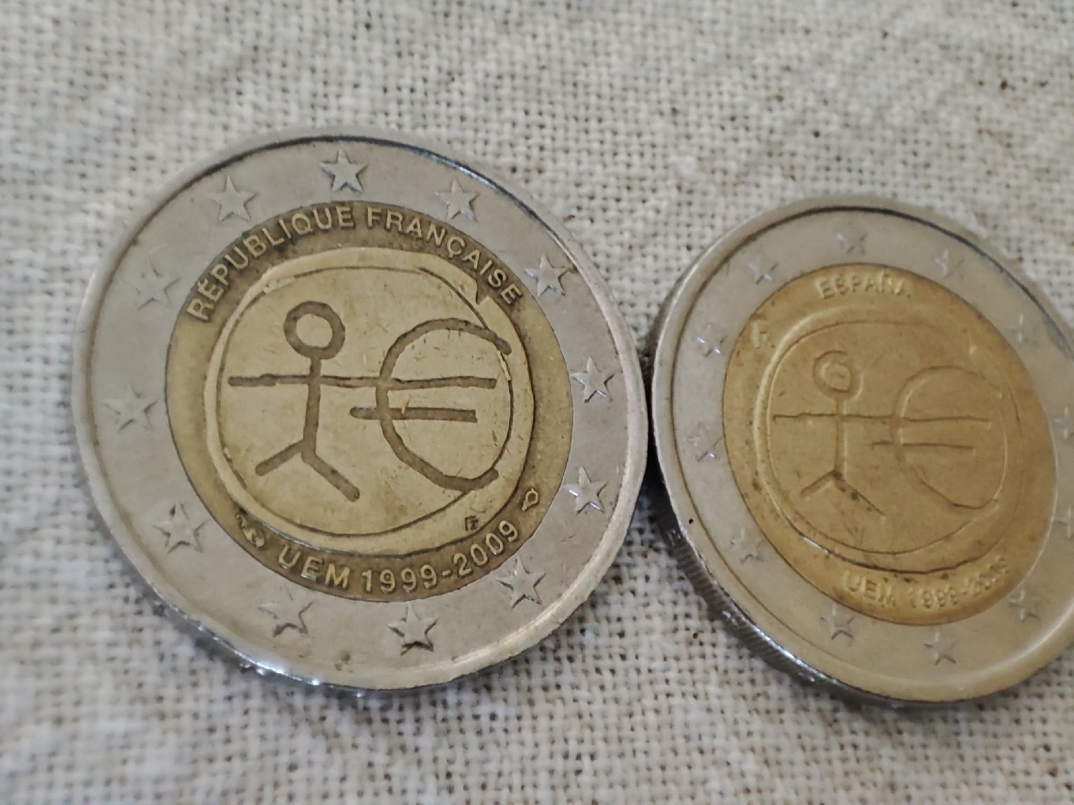 Foto 2 Moneda sin identificar: ¿Cuánto podrían darme por estás dos monedas conmemorativas de 2 Euros?