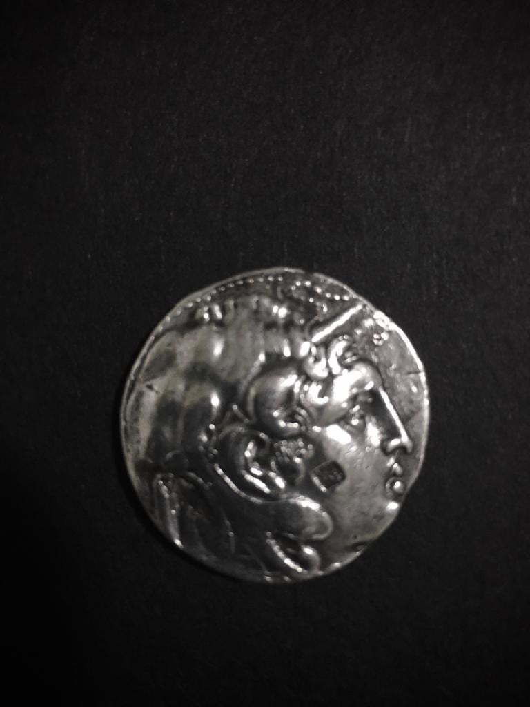 Foto 1 Moneda sin identificar: Alguien sabe sobre esta moneda? Cuanto puede ser el precio?
