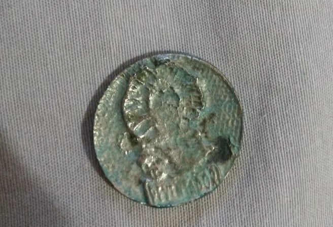 Foto 1 Moneda sin identificar: What is this? ¿Que moneda es esta ?