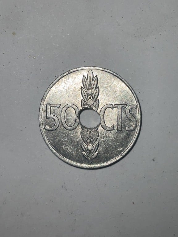 Foto 1 Moneda sin identificar: 50 cts 1966 error?