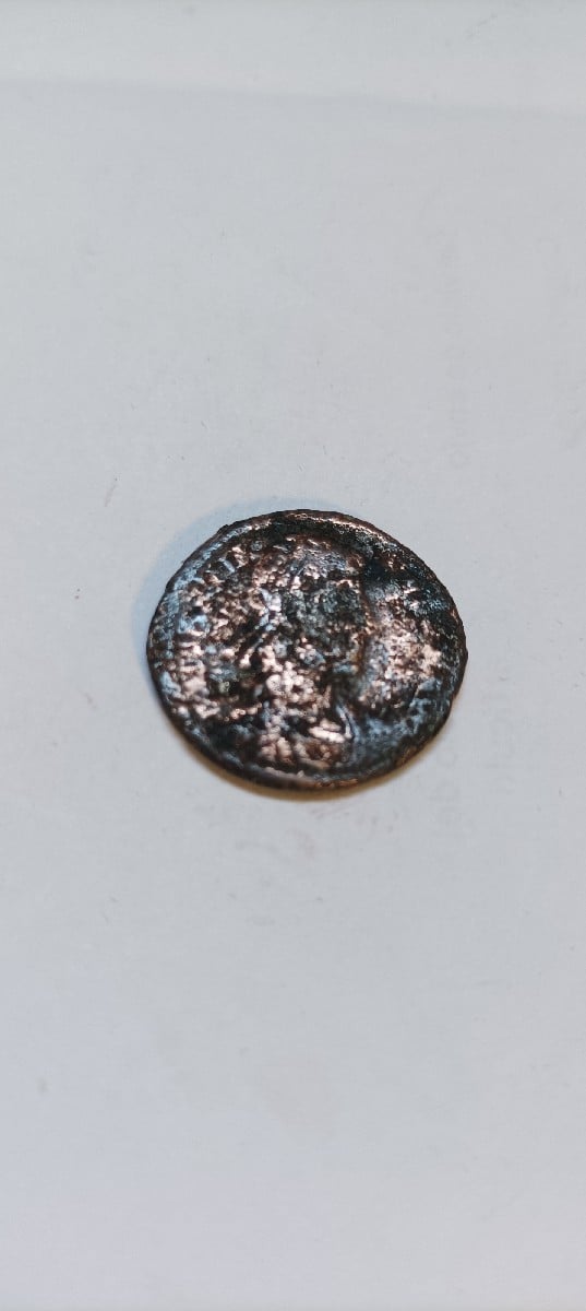 Foto 1 Moneda sin identificar: Me podrían ayudar a identificar moneda Medieval