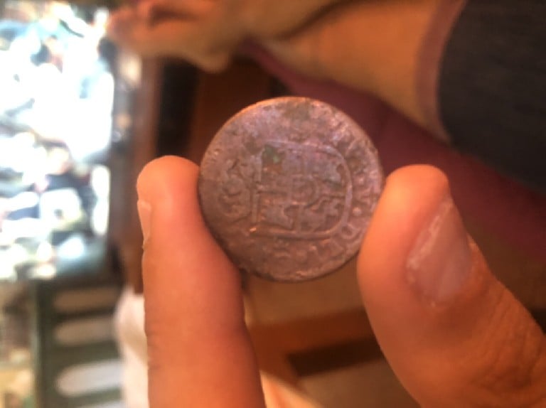 Foto 2 Moneda sin identificar: Alguien sabría decirme qué tipo de moneda es?