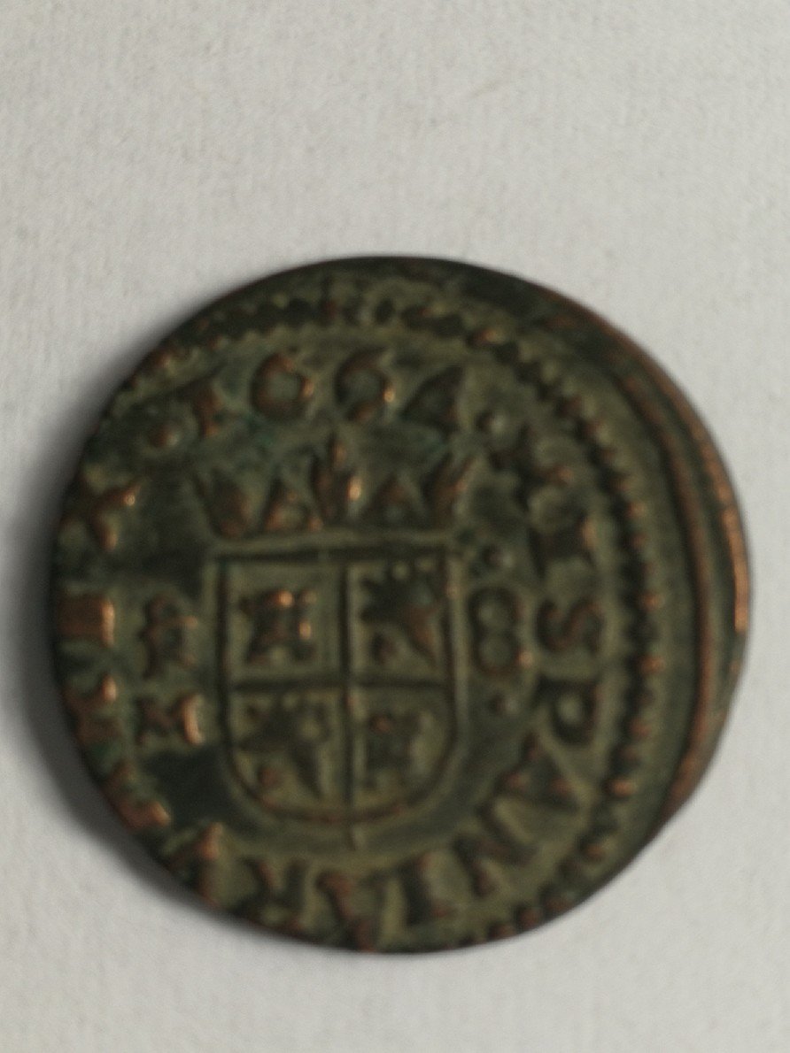Foto 2 Moneda sin identificar: Creo que son 8 M de Felipe IIII de 1663