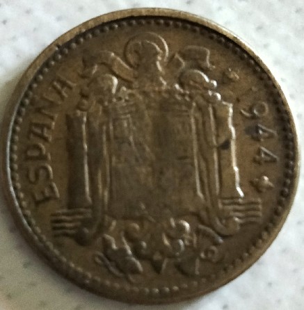 Foto 2 Moneda sin identificar: Es valiosa no? Una peseta de 1944