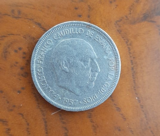 Foto 2 Moneda sin identificar: Moneda de 5 pesetas acuñada en 1957