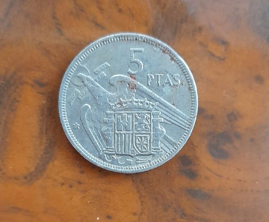 Foto 1 Moneda sin identificar: Moneda de 5 pesetas acuñada en 1957
