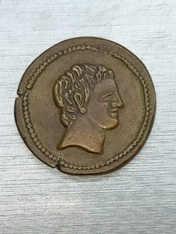 Foto 1 Moneda sin identificar: La verdad, ni idea. Agradezco vuestra ayuda.