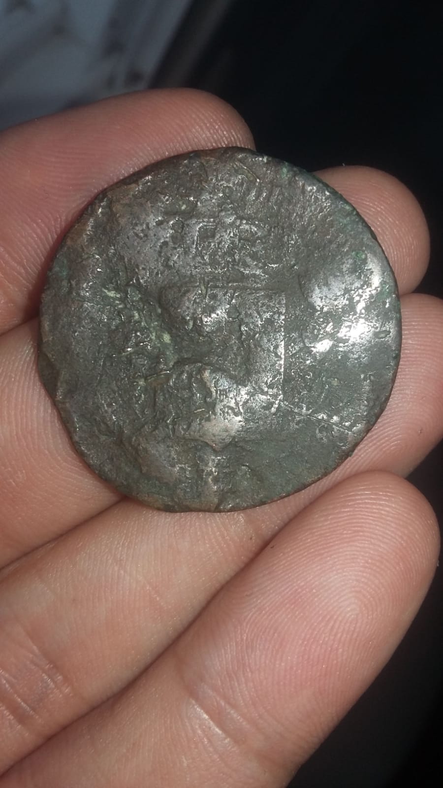 Foto 1 Moneda sin identificar: Moneda de cobre en muy mal estado