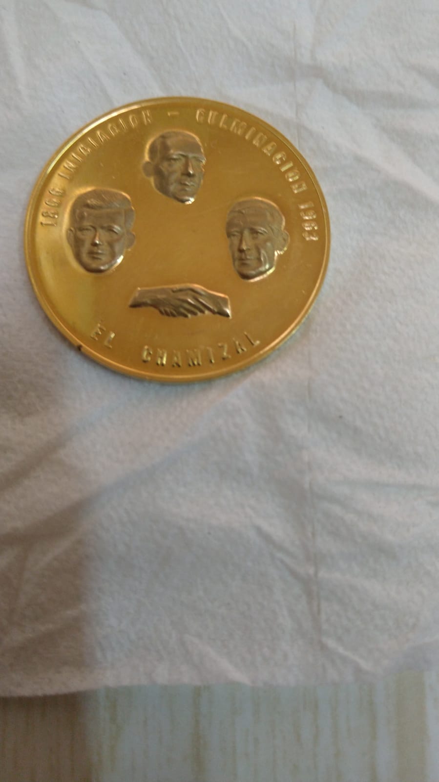Foto 1 Moneda sin identificar: Medalla de oro de el chamizal