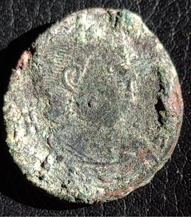 Foto 2 Moneda sin identificar: Ayuda con moneda romana a identificar.