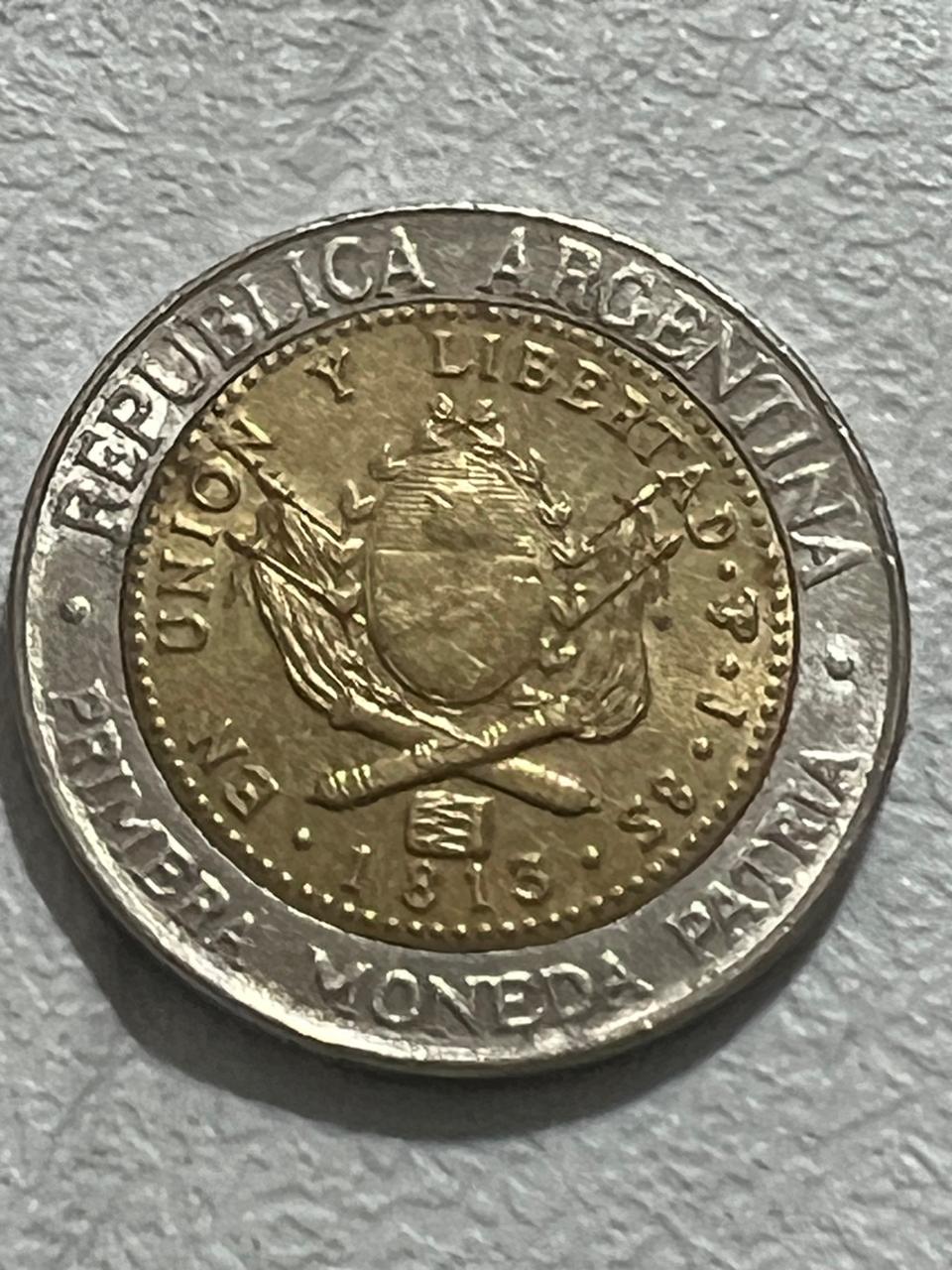 Foto 1 Moneda sin identificar: Moneda De Un Peso con Errror de Acuñación