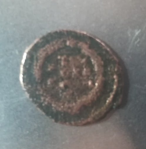 Foto 2 Moneda sin identificar: Ayuda Moneda Romana