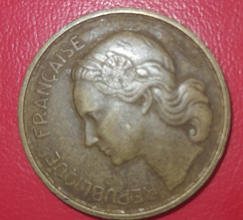 Foto 1 Moneda sin identificar: Tiene valor?