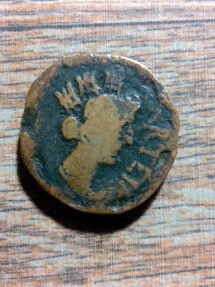 Foto 1 Moneda sin identificar: Agradecería mucho si me pudieran orientar sobre esta moneda.