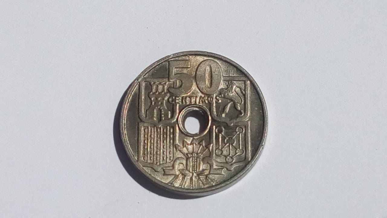 Foto 2 Moneda sin identificar: Moneda PerforadaEspaña 1949