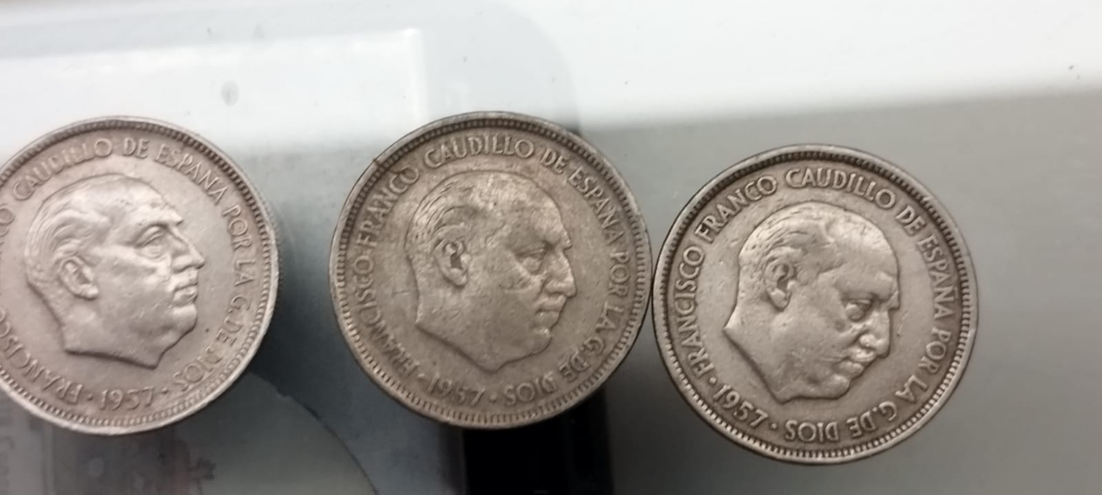 Foto 1 Moneda sin identificar: 5 PESETAS 1957