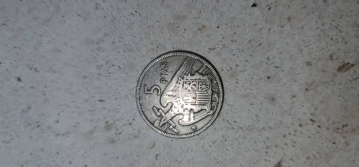 Foto 1 Moneda sin identificar: Peseta franco 1957