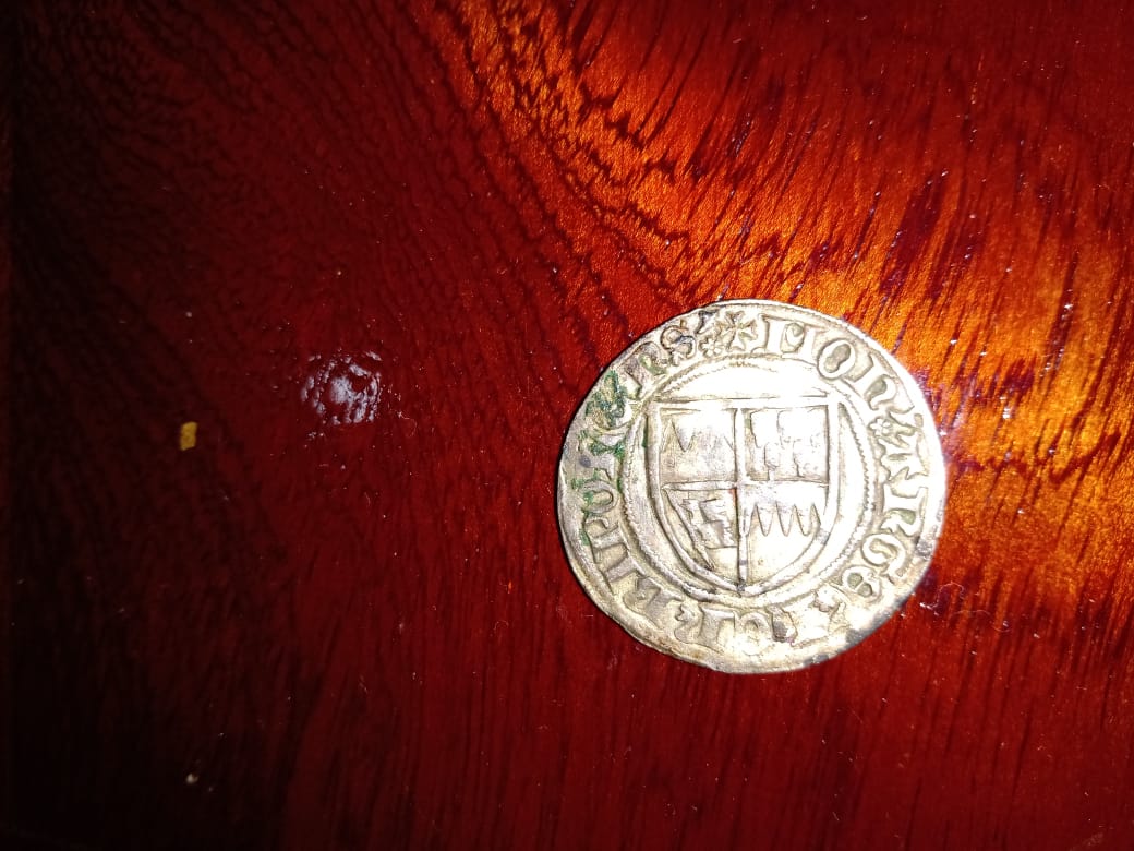 Foto 1 Moneda sin identificar: Es una moneda ? Tiene valor ?