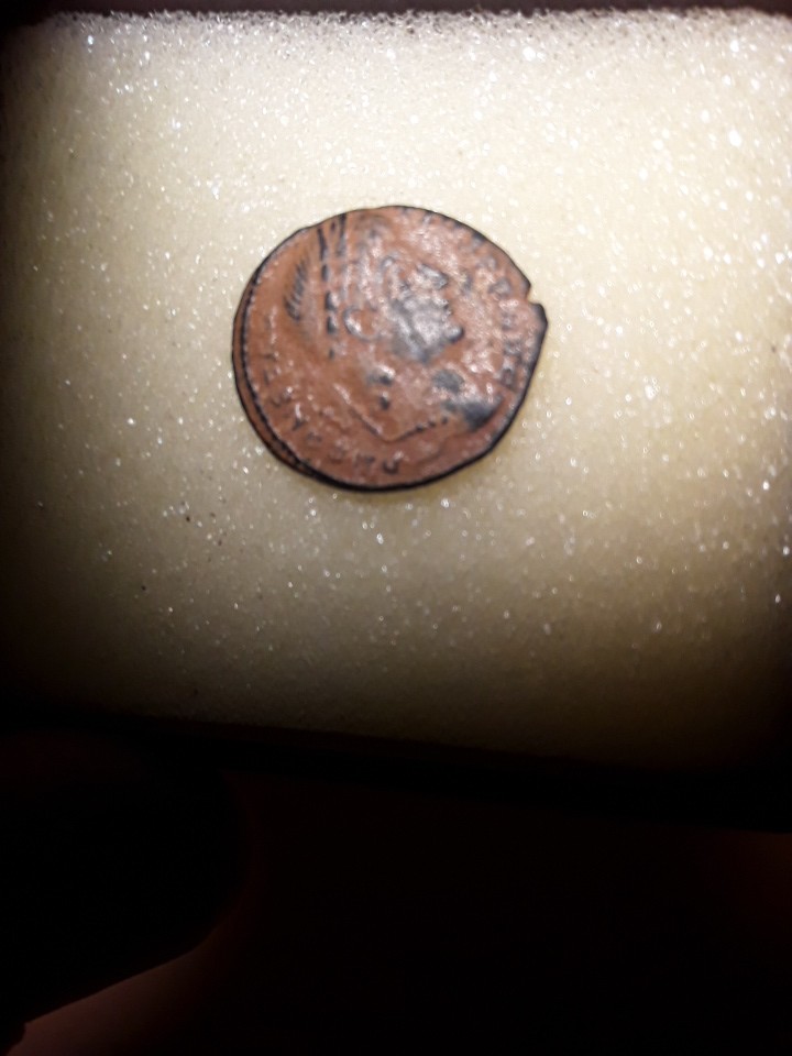 Foto 1 Moneda sin identificar: Hola tengo esta moneda creo es Romana