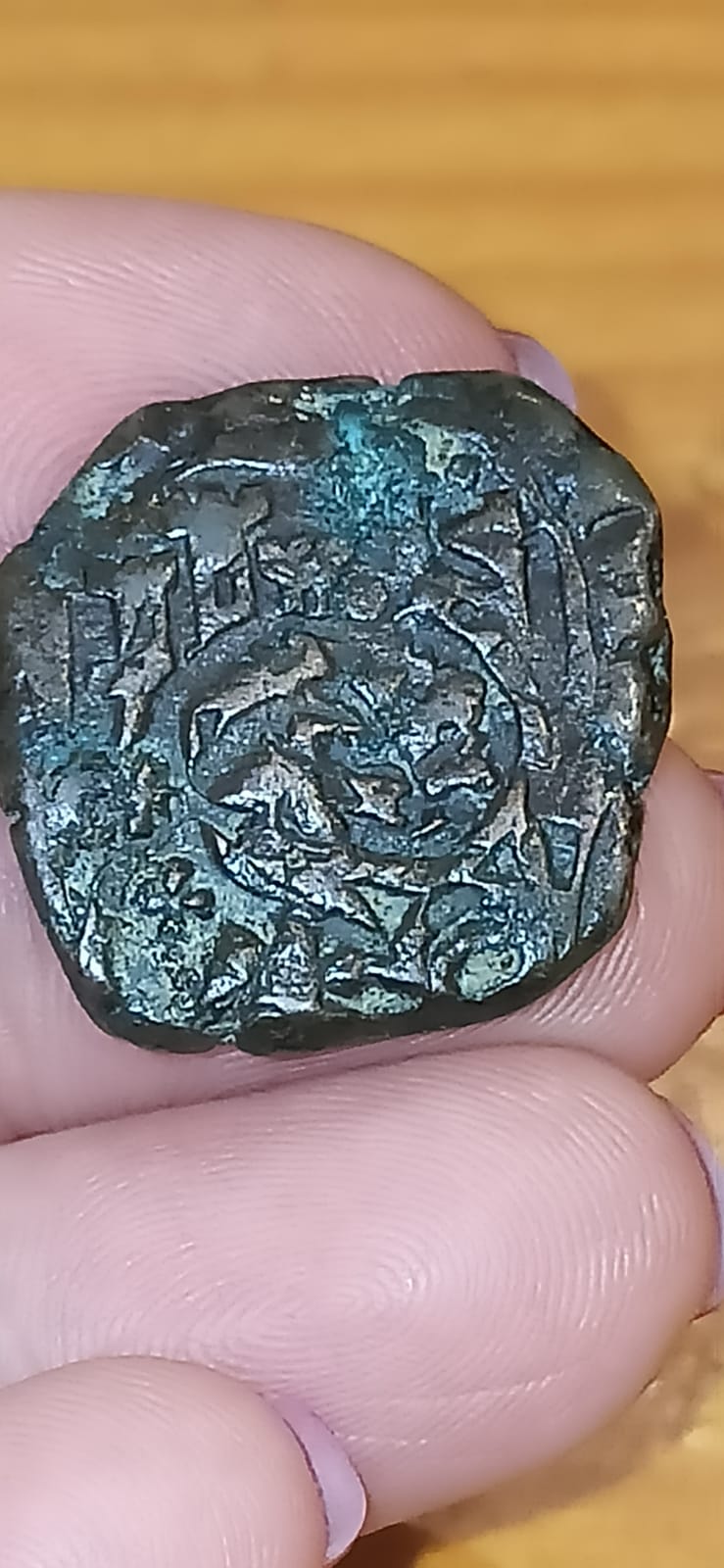 Foto 1 Moneda sin identificar: Alguien me puede dar  alguna una pista