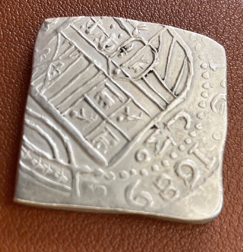Foto 2 Moneda sin identificar: peso26 gramos, plata, m3dida de 3X3 cm, año 1689