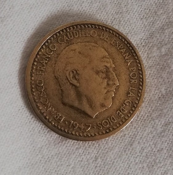 Foto 1 Moneda sin identificar: Una peseta franco de 1947
