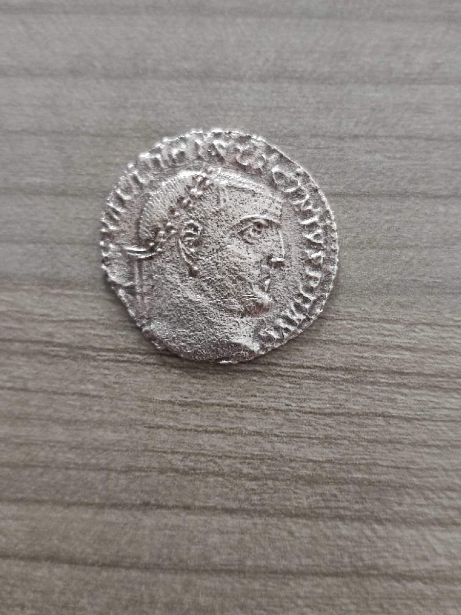 Foto 1 Moneda sin identificar: Moneda encontrada en el monte del Castillo Santa Barbara Alicante