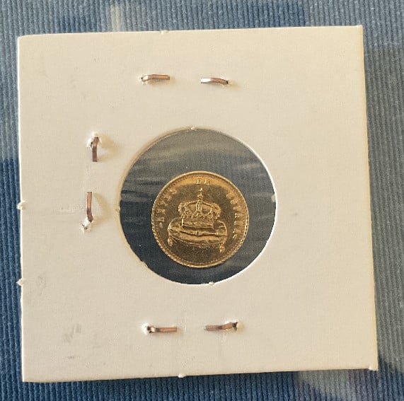 Foto 2 Moneda sin identificar: Moneda de Reyes católicos? Pequeña y parece de oro