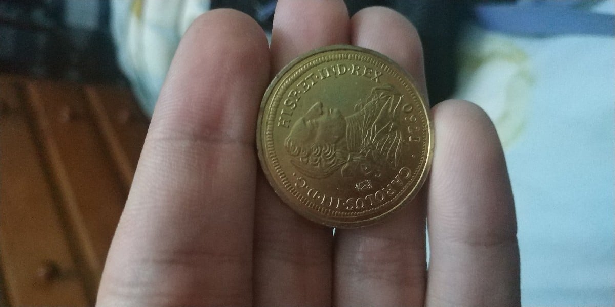 Foto 2 Moneda sin identificar: Es auténtica?